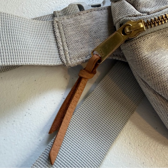 Herschel Settlement Hip Fanny Pack Bum Bag Crossbody Light Gray Crosshatch - Picture 4 of 9